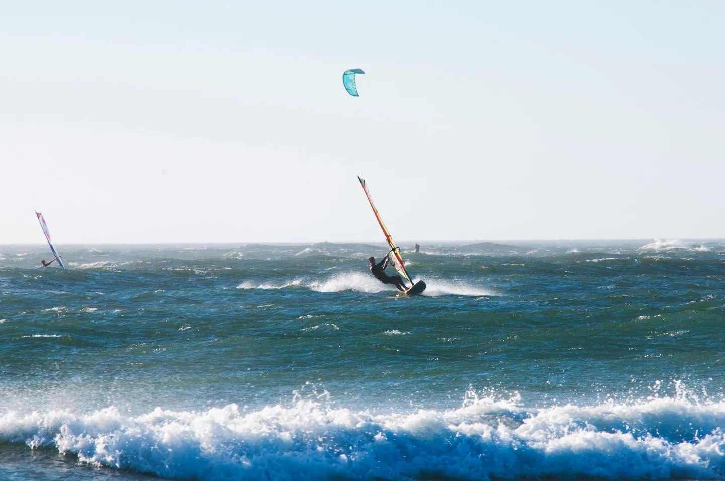 Windsurfing and Kitesurfing