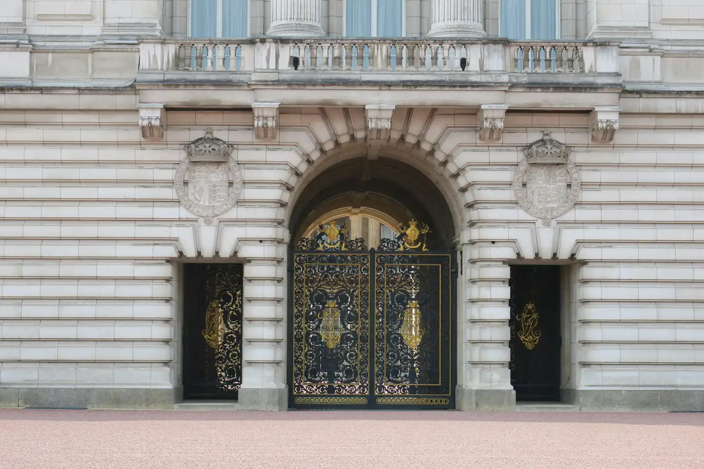 3. Buckingham Palace: Royal Grandeur at Its Finest - UK tourist attractions 