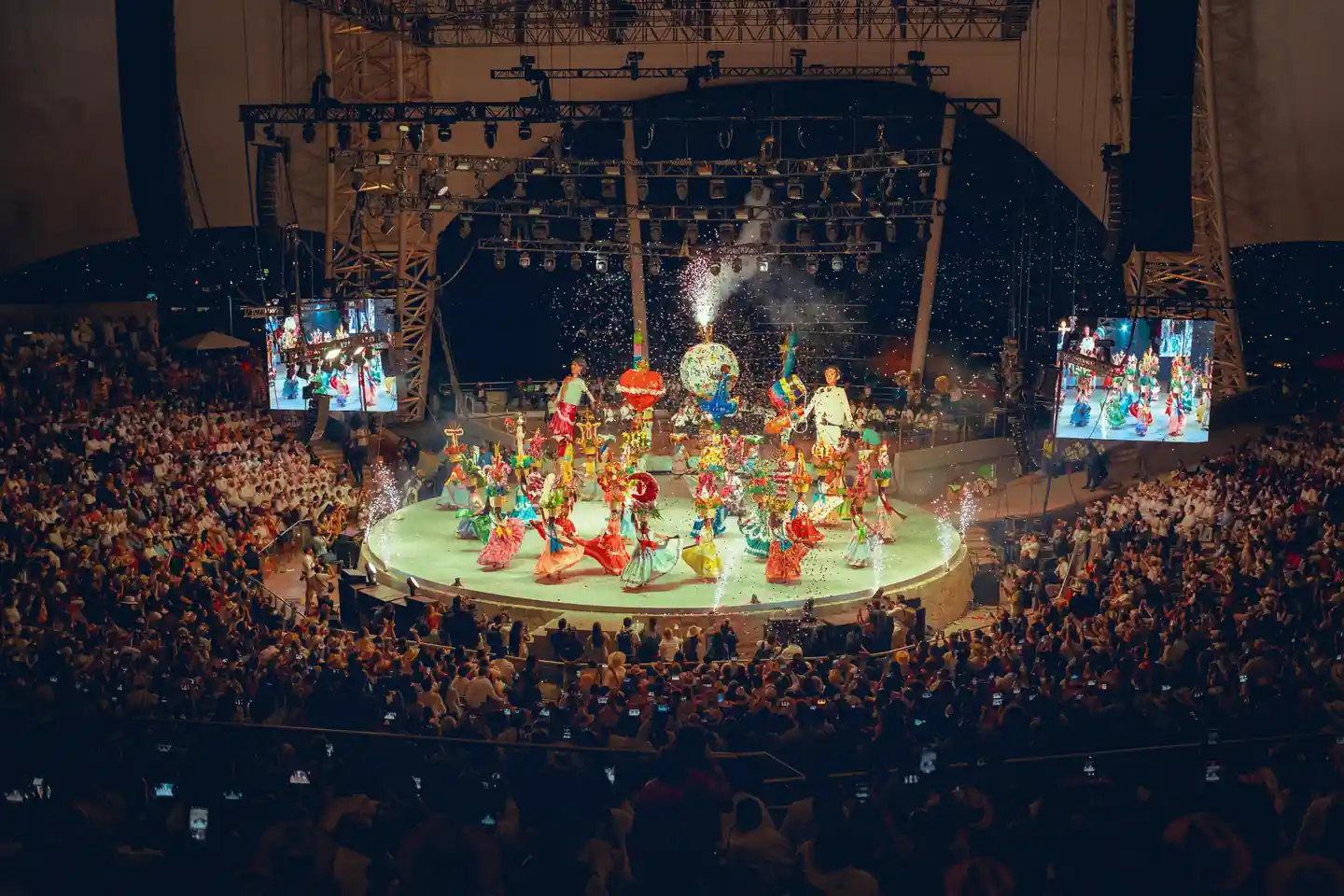 World-Class Clubs & Beach Parties