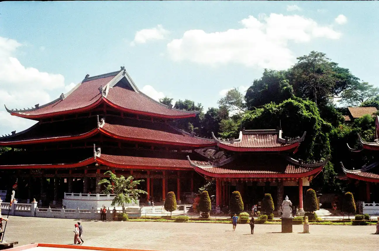 Sam Poh Temple