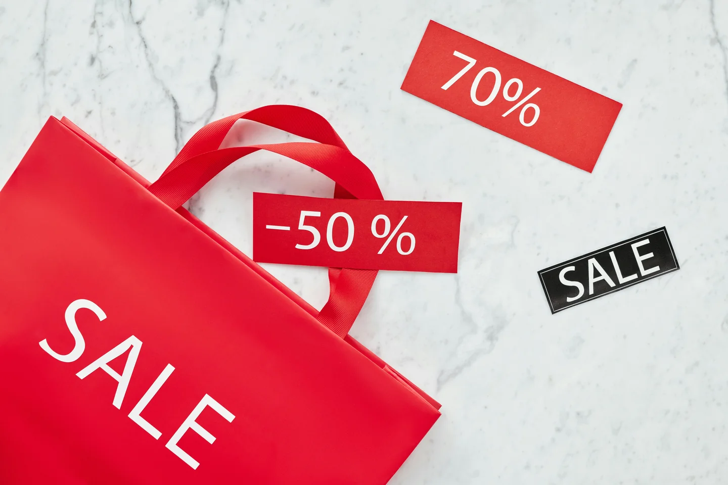 Shopping and Dining with Summer Offers
