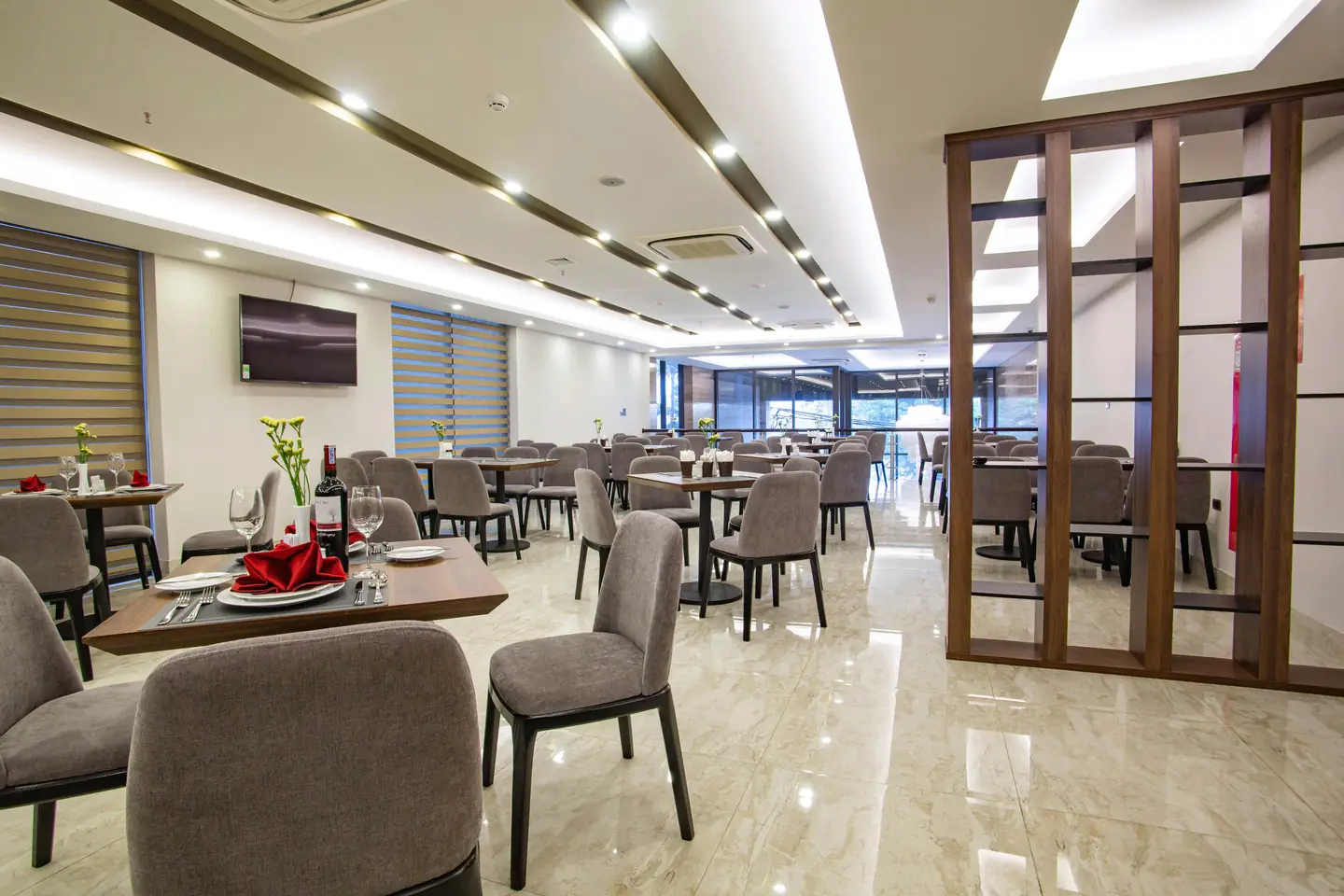 SAL Restaurant & Lounge