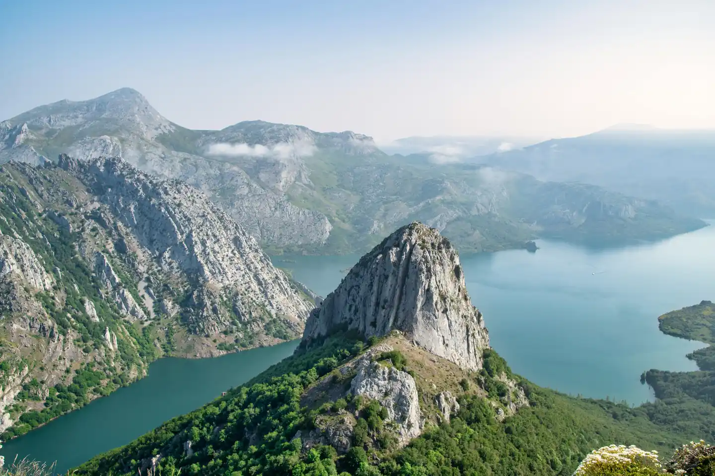 7 Must-See Destinations for Canadian Adventures