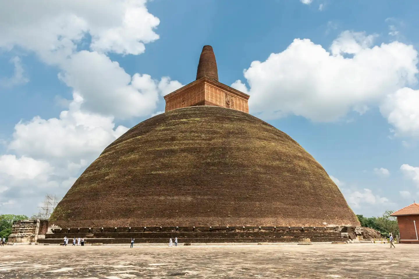 Anuradhapura – Ancient Ruins and Sacred Sites