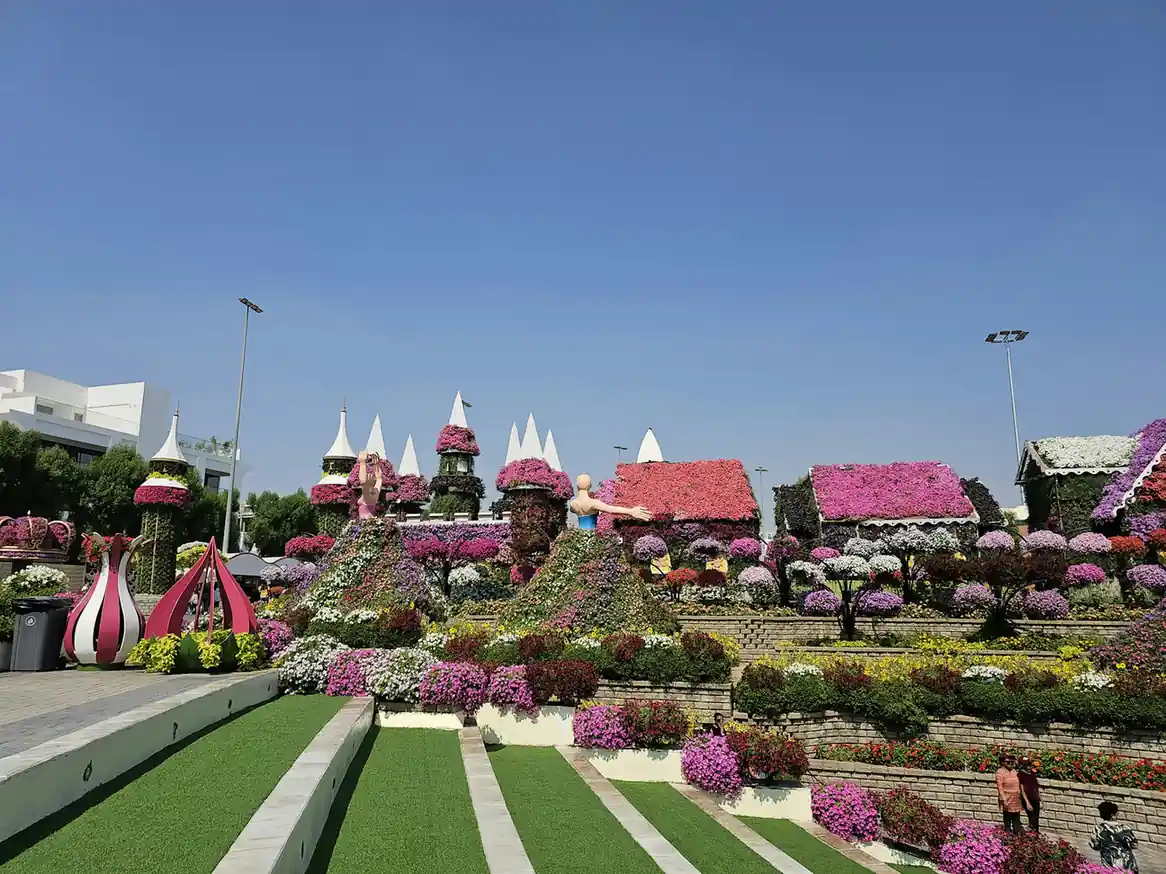 Dubai Miracle Garden – World’s Longest Flower Display