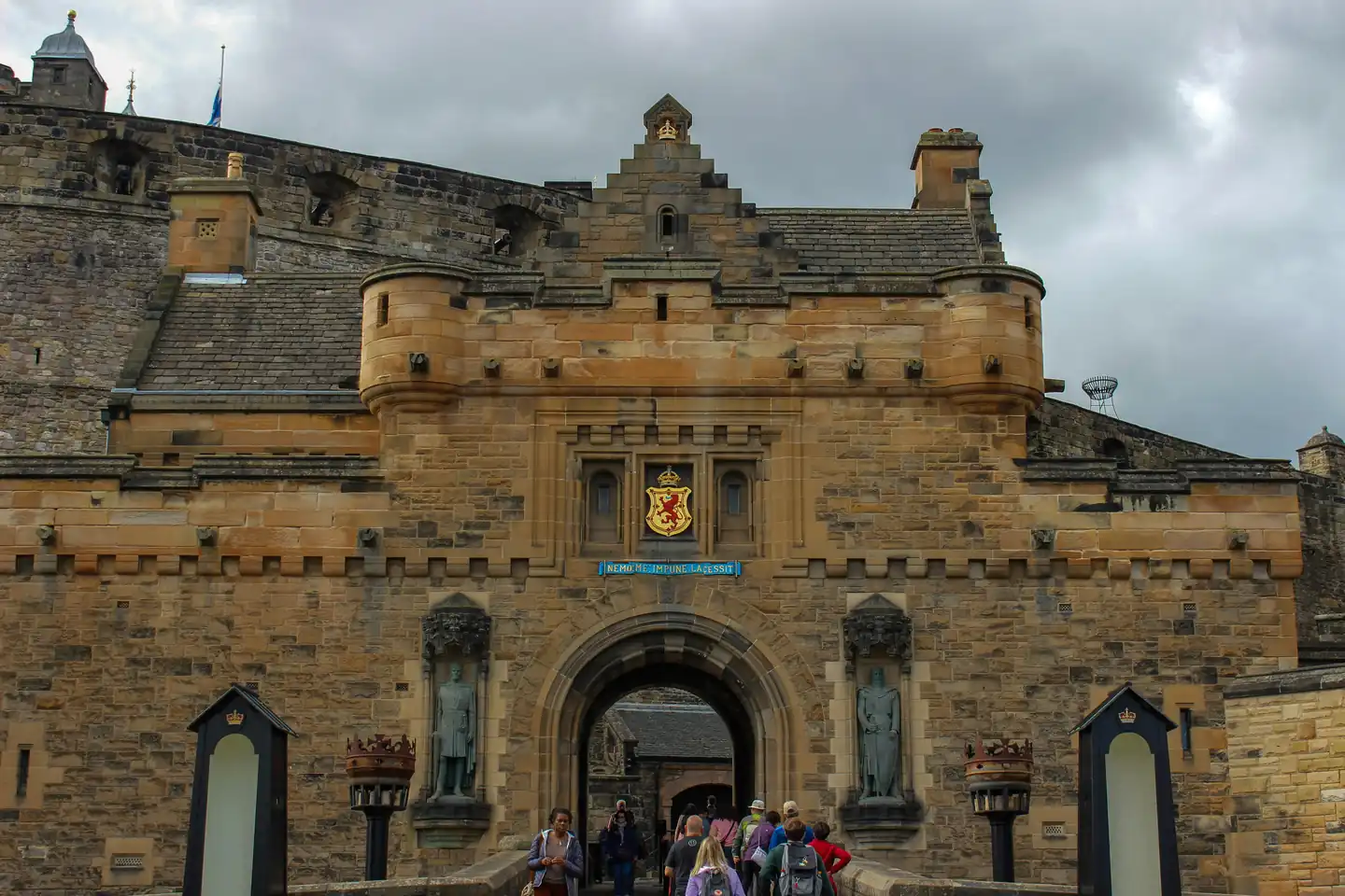 Visit the Royal Mile in Edinburgh-Activities to do in UK