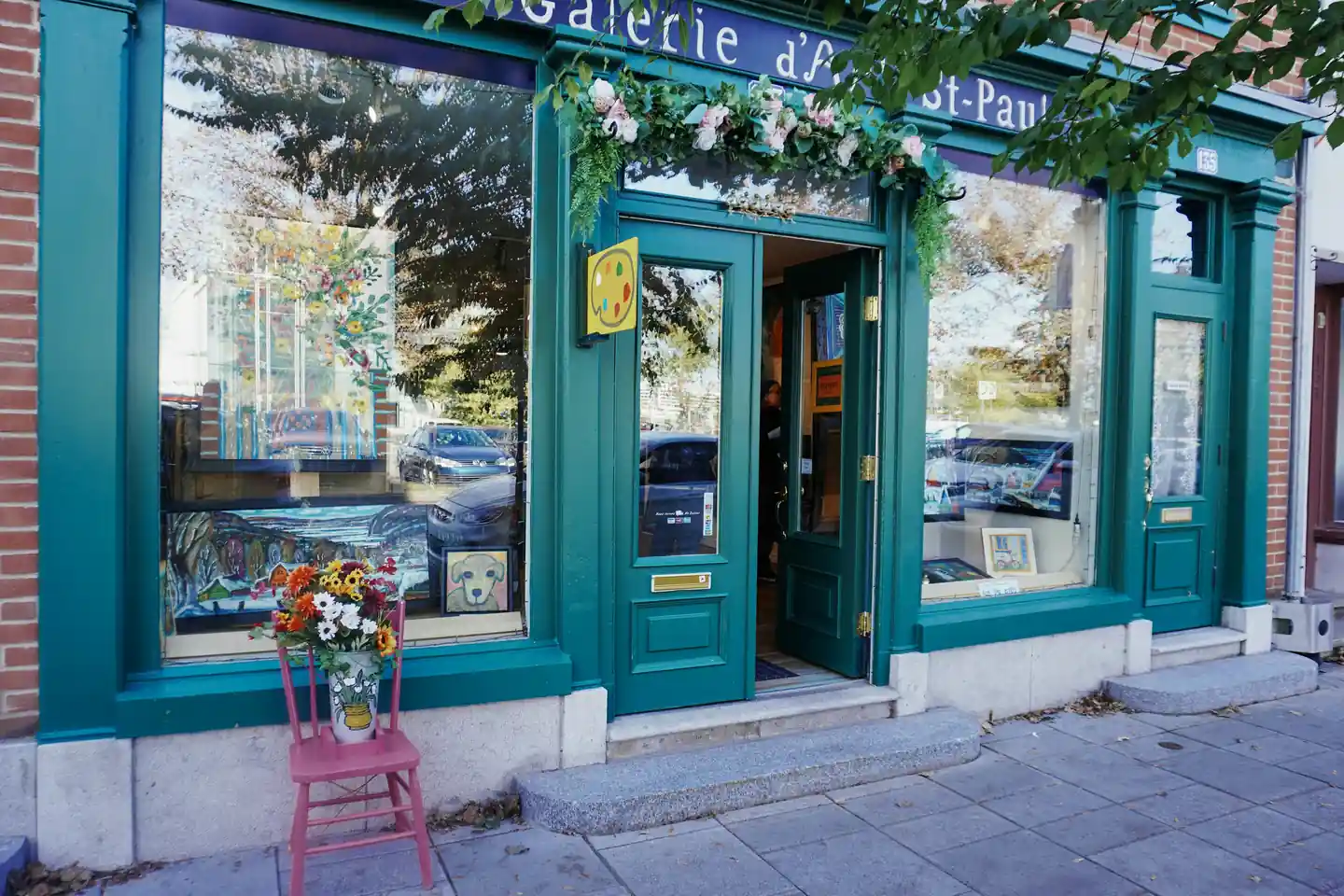 Local Markets & Art Galleries