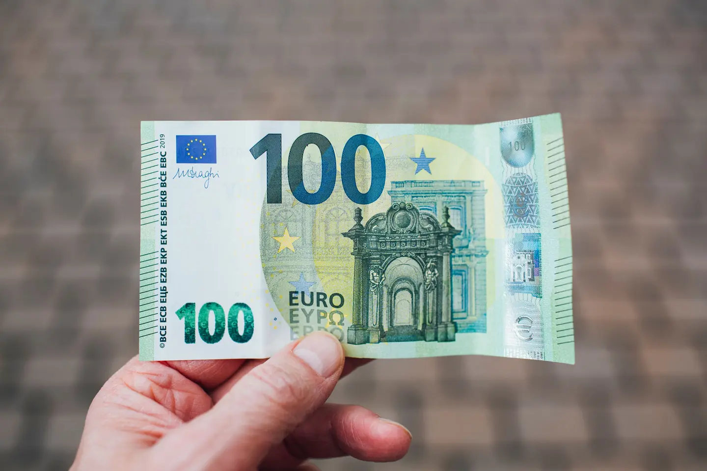 Tips to Save Money While Traveling to Schengen
